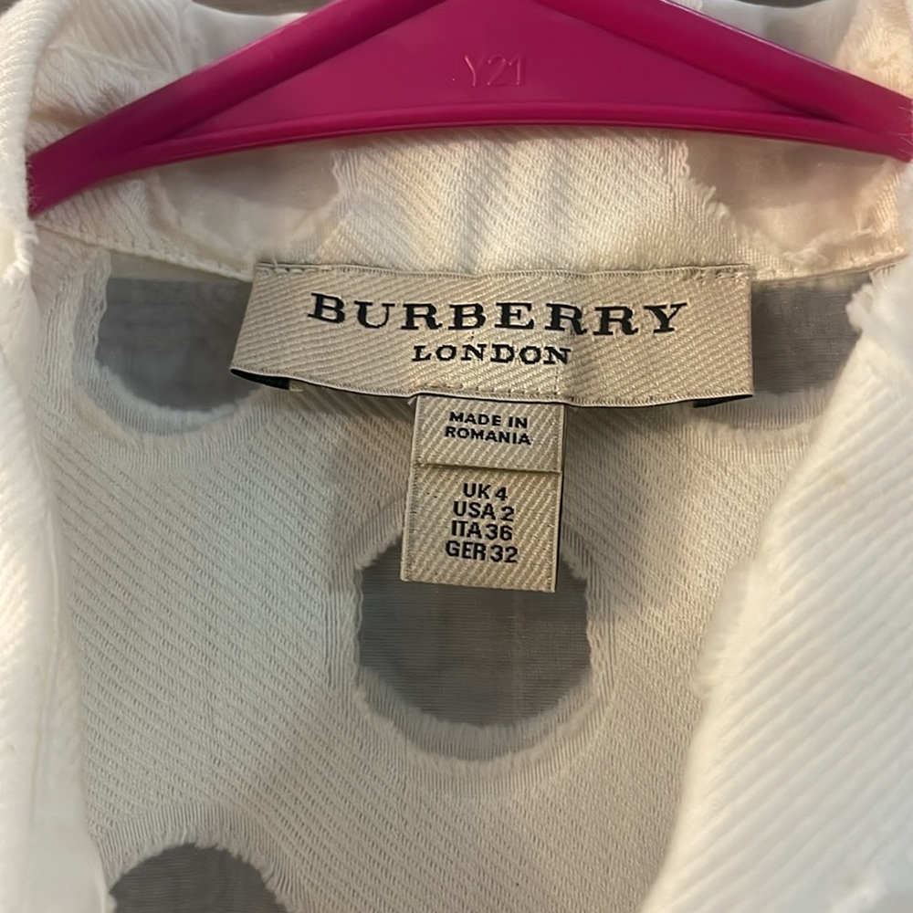 Burberry - Picture 2 of 3